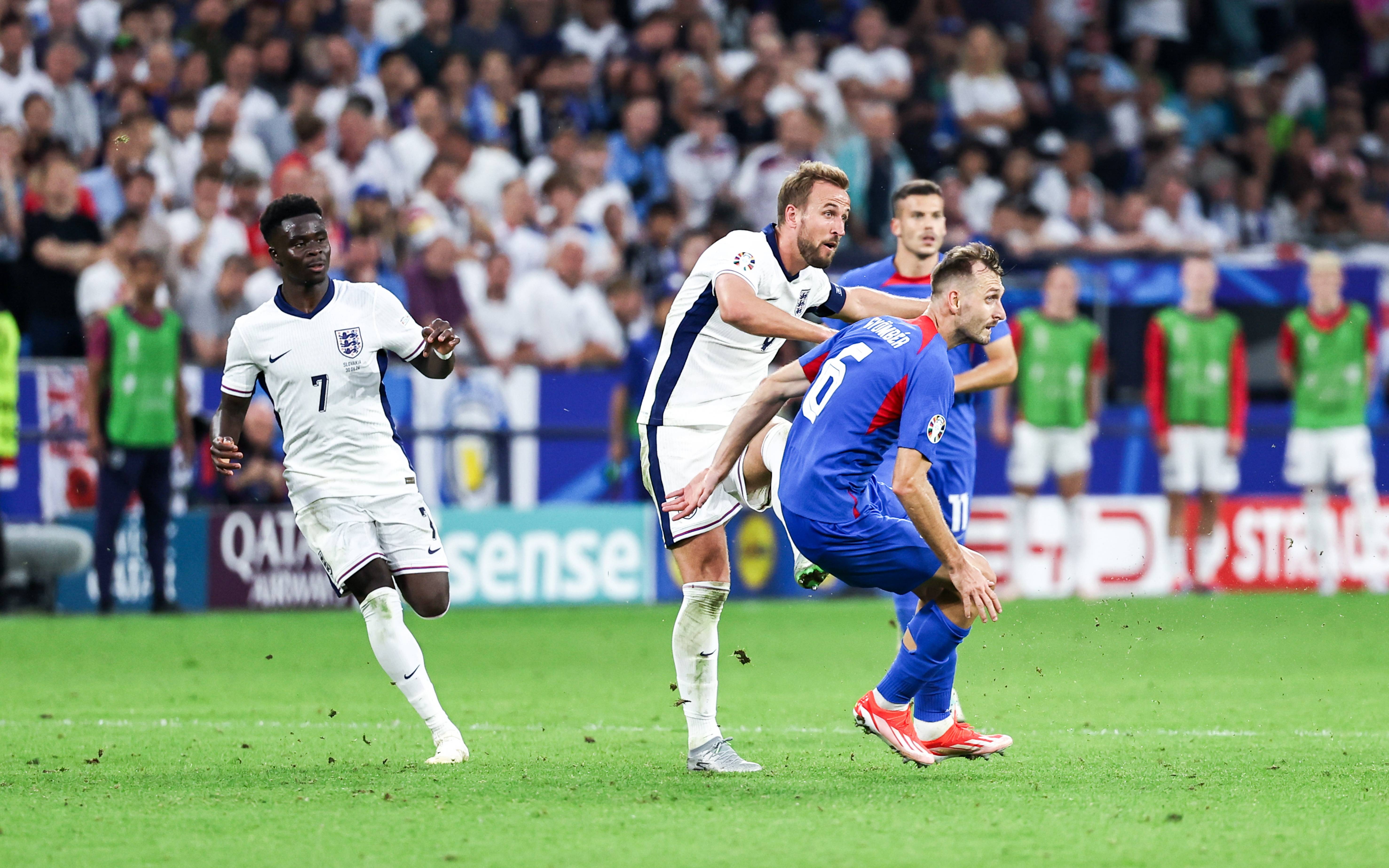 包含欧洲杯资格赛对决战火越演越烈,场面激烈的词条 包含欧洲杯资格赛对决战火越演越烈,场面激烈的词条