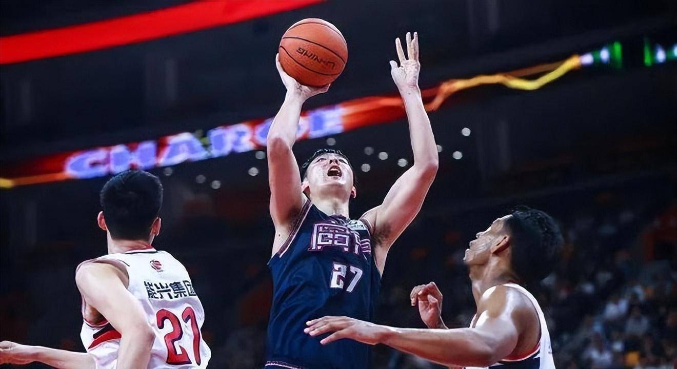 篮球运动员个人风采赛场上尽显 篮球运动员个人风采赛场上尽显