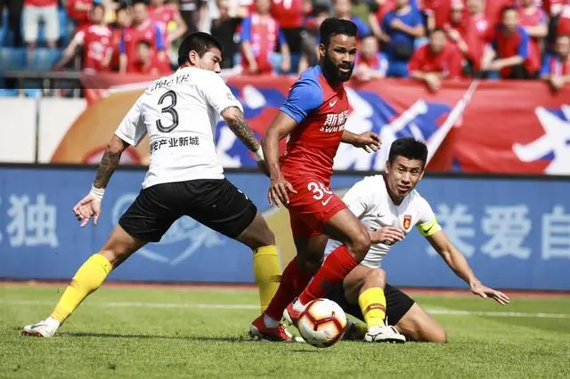 开云体育-上港大胜华夏幸福，领跑积分榜