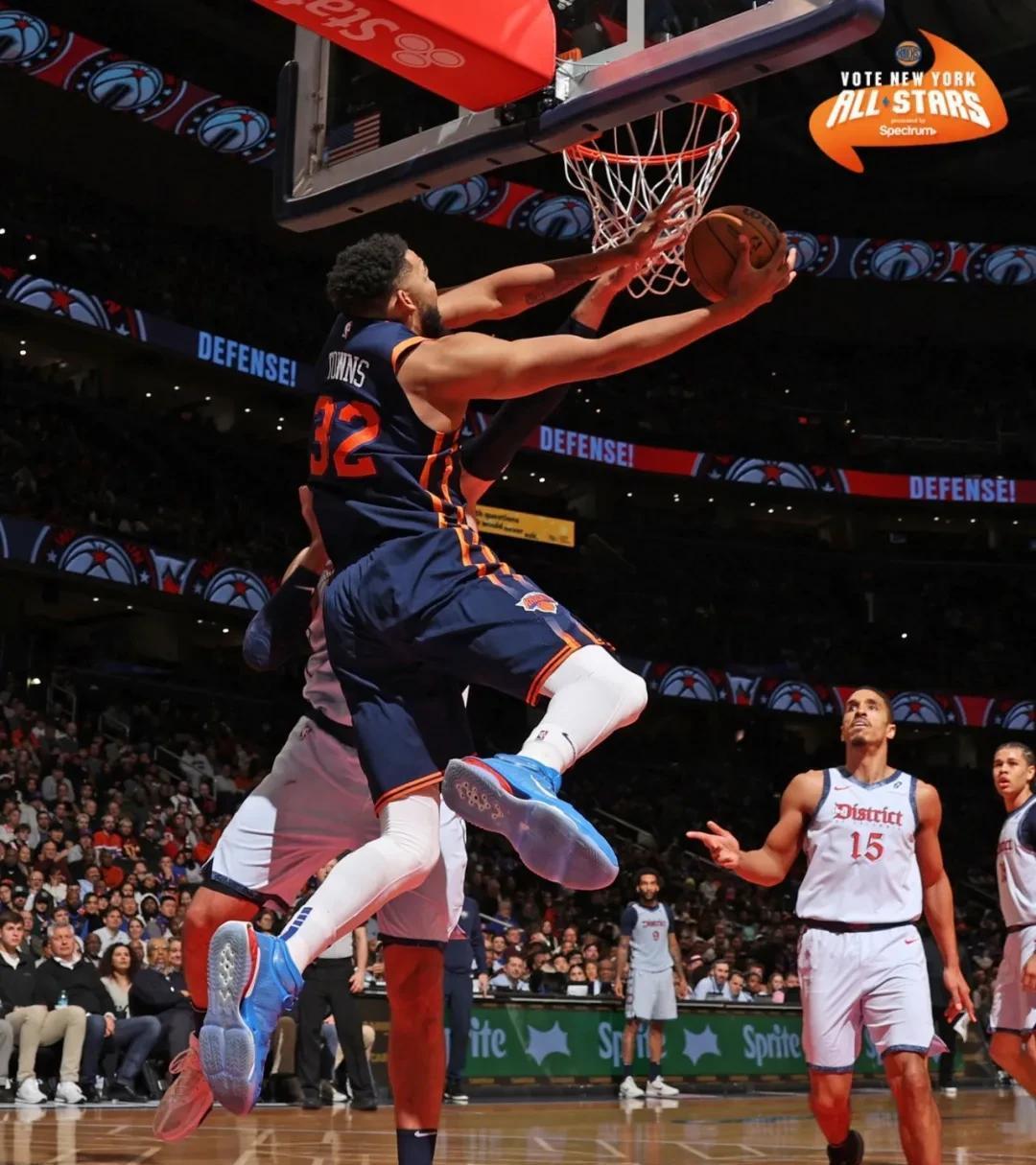 开云体育-活塞胜尼克斯，全队出色发挥晋级下一轮