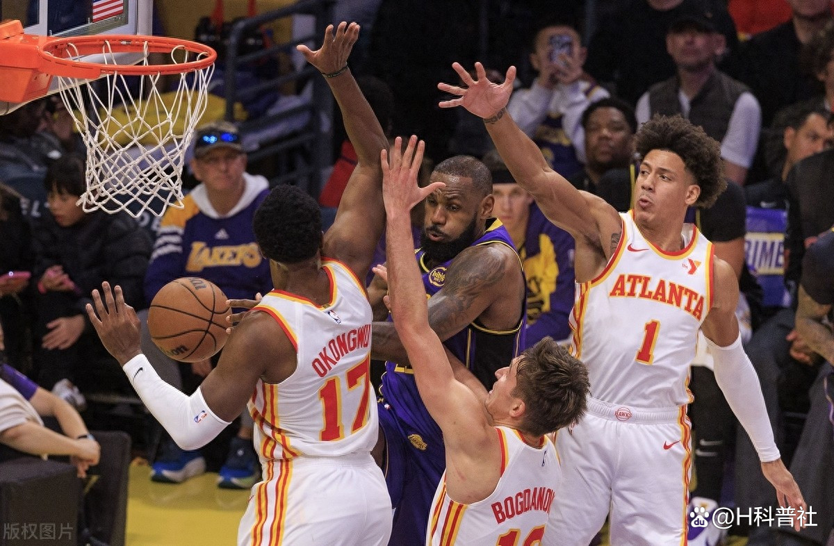 开云体育链接-包含惊心动魄的篮球比赛：一触即发的较量的词条