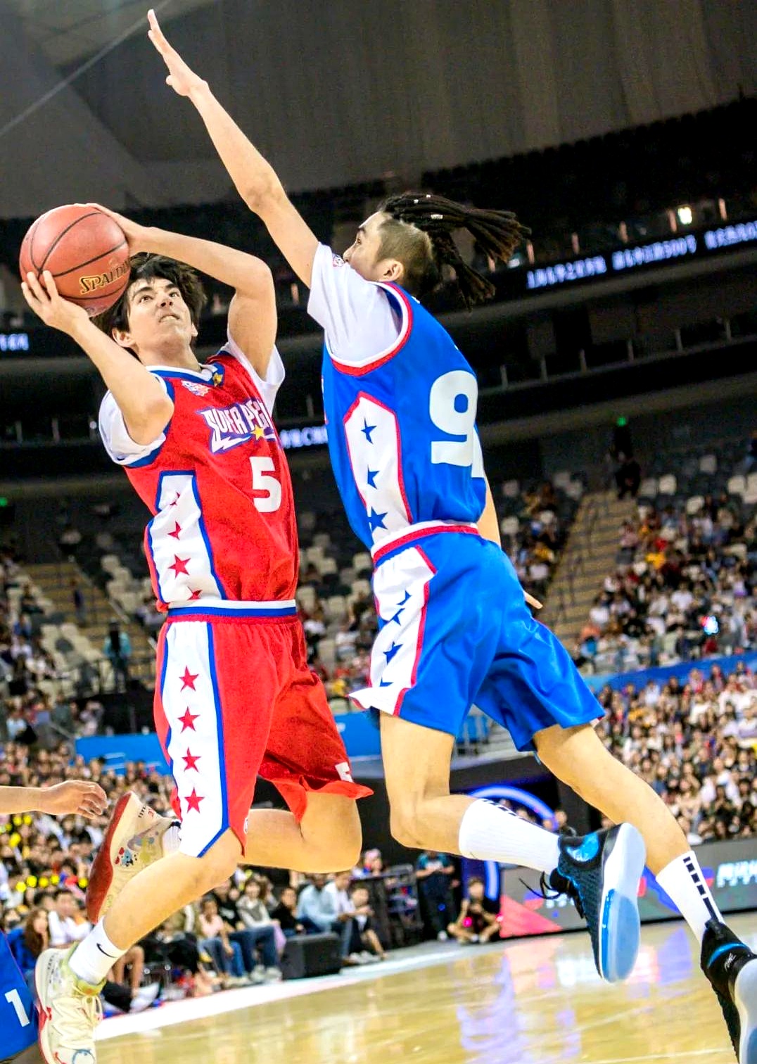 西班牙选手实现篮球双打梦想 西班牙选手实现篮球双打梦想