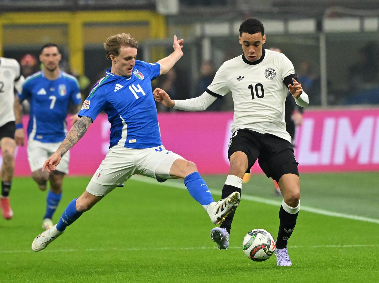 意大利队奋力拼搏,欧预赛不敌对手的简单介绍 意大利队奋力拼搏,欧预赛不敌对手的简单介绍