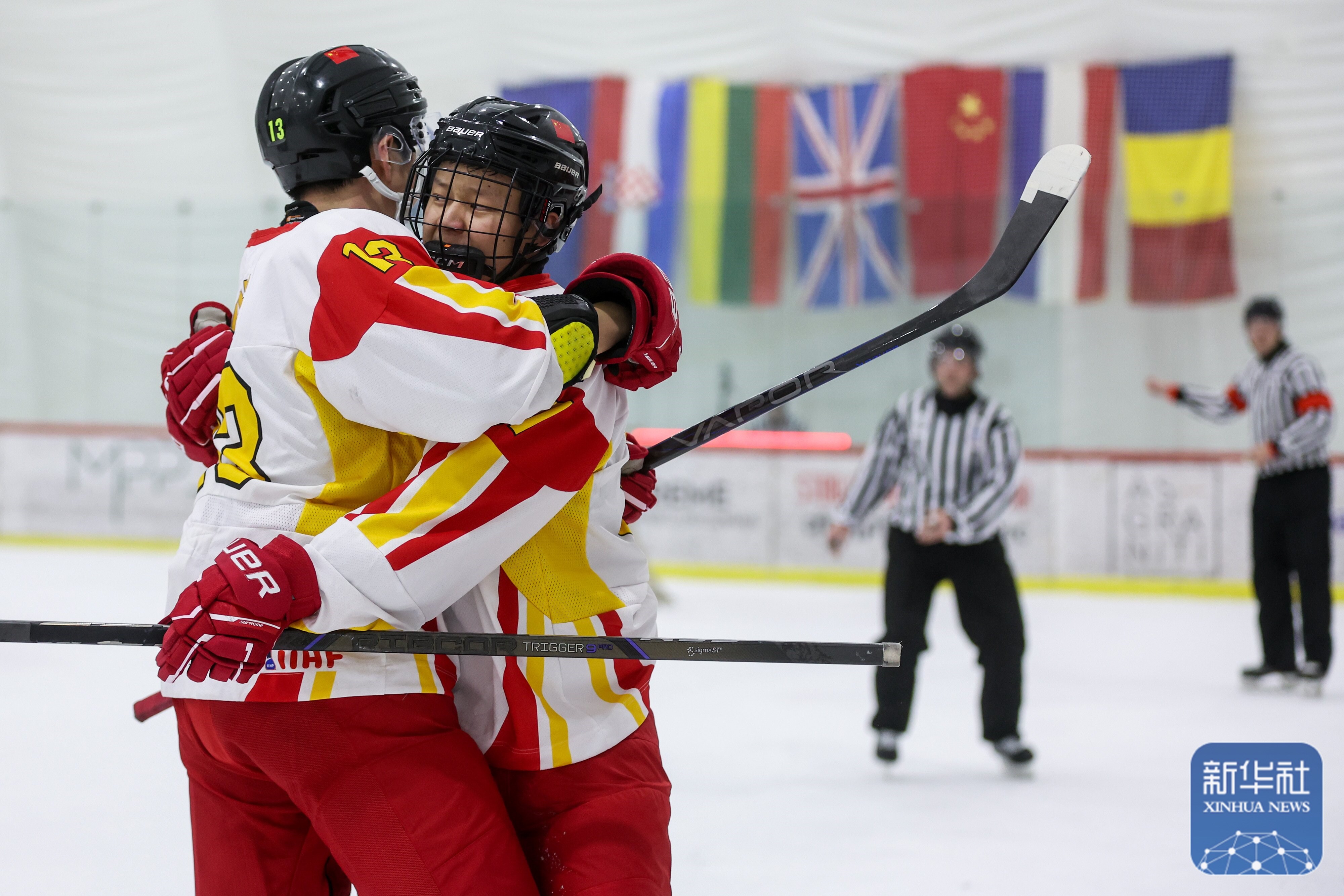 开云体育网站-比赛期间发生激烈对抗：球员拼尽全力取胜