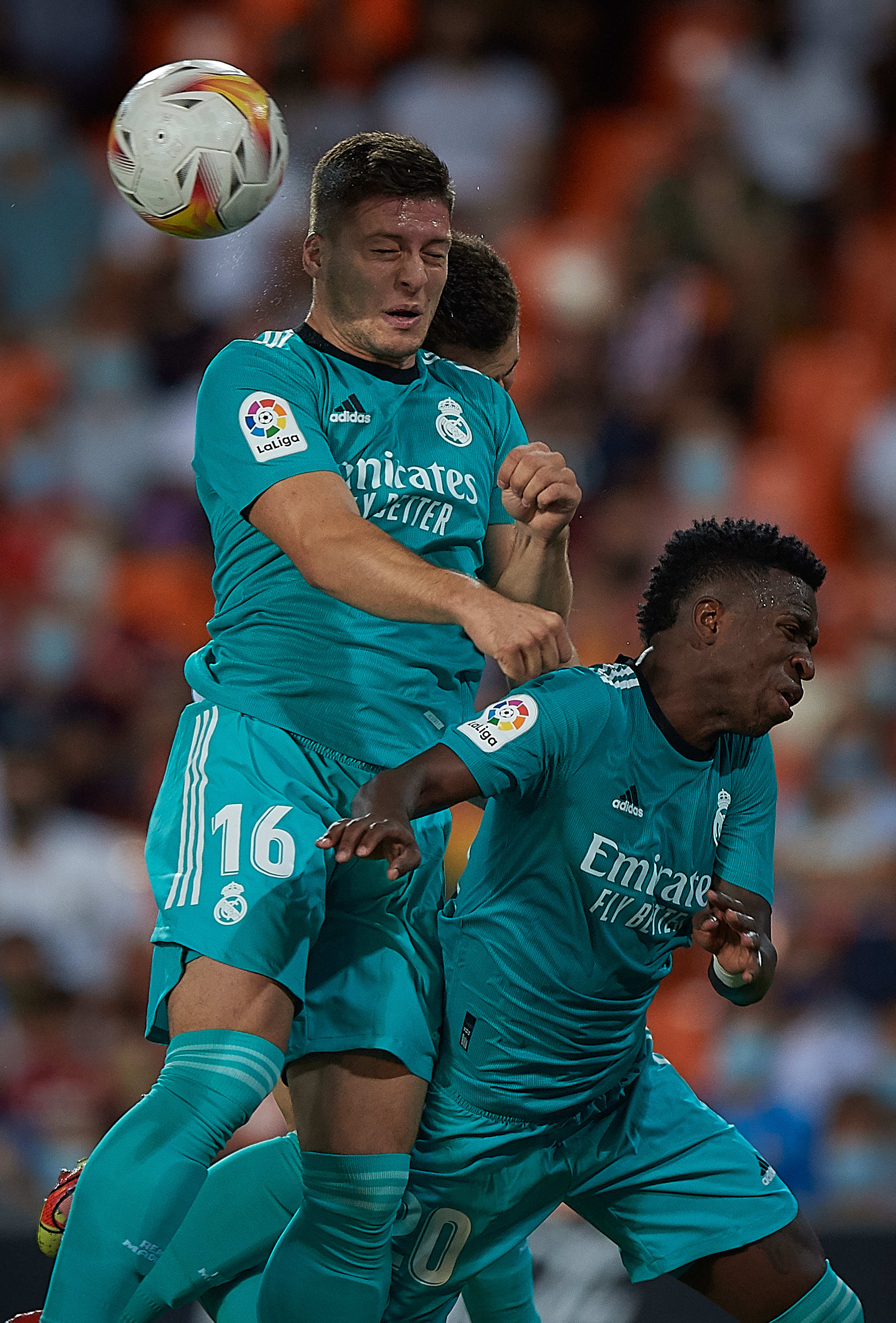 开云体育网页版入口-巴伦西亚客场逆袭，领先积分榜