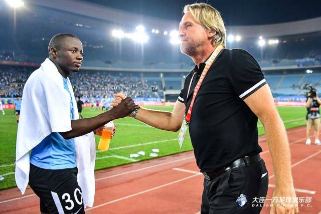 开云体育中国官网-关于大连一方客场大胜云南昆明FC，取得关键胜利的信息