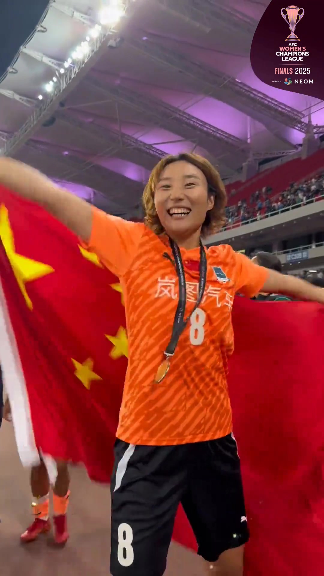 中国女足再度登上胜利之巅,球员们斗志昂扬的简单介绍 中国女足再度登上胜利之巅,球员们斗志昂扬的简单介绍