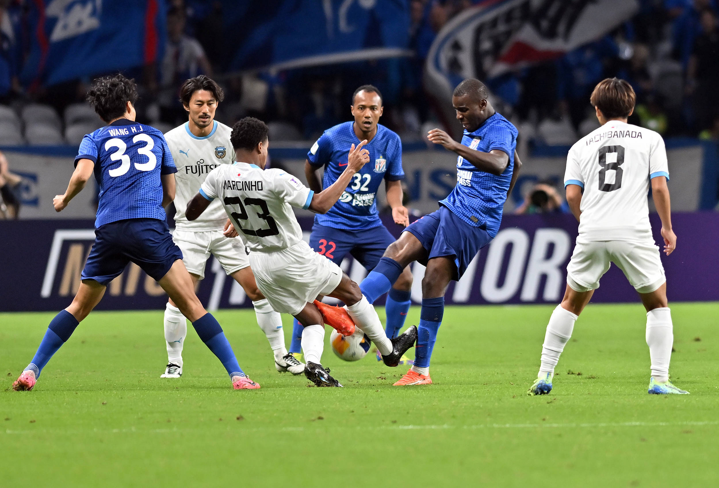 开云体育平台-足球比赛中球员技艺精湛，场面激烈