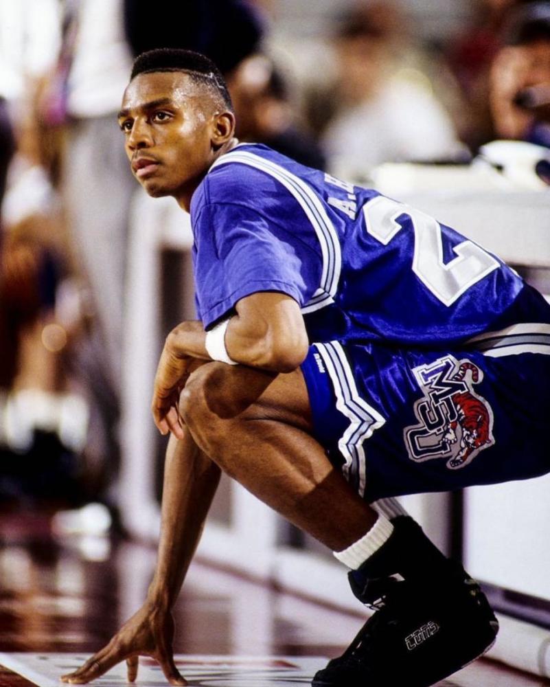 开云体育下载-猛龙队后卫迷失手感，球队连败露尴尬时刻的简单介绍