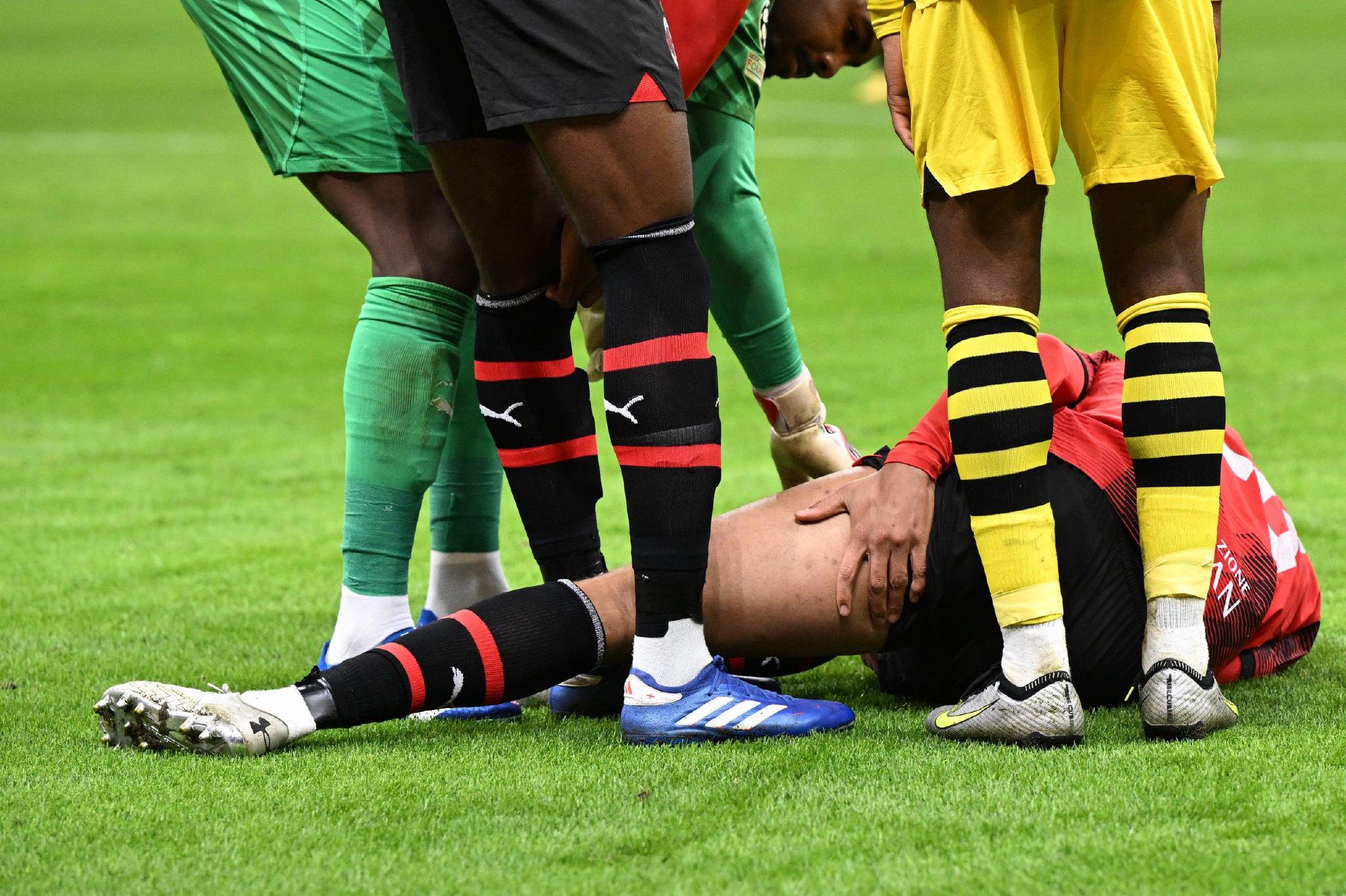 开云体育app-一位女足球员在比赛中受伤，不得不退赛的简单介绍