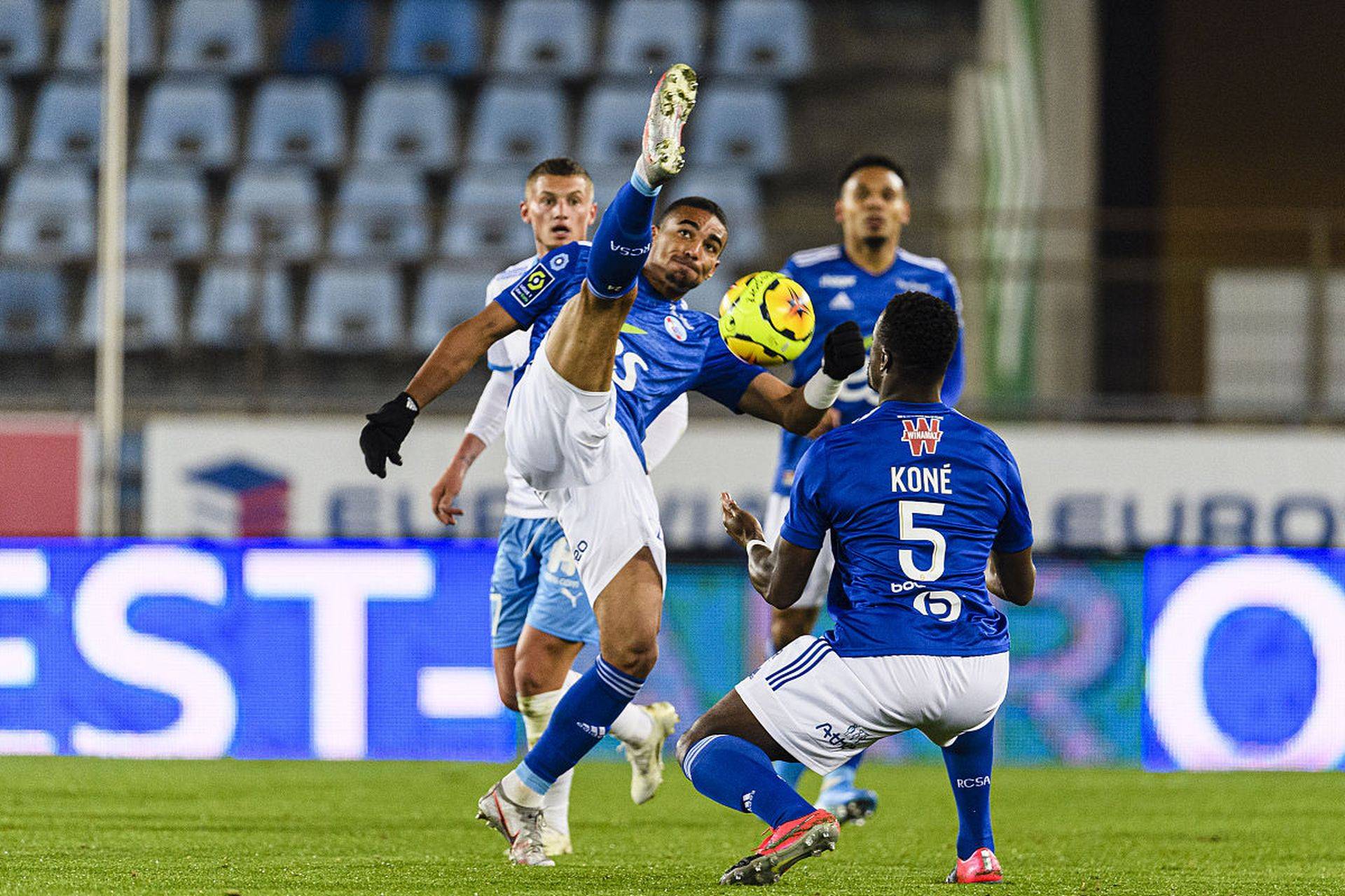 莱切斯特城客场不敌对手,失去升级机会的简单介绍 莱切斯特城客场不敌对手,失去升级机会的简单介绍