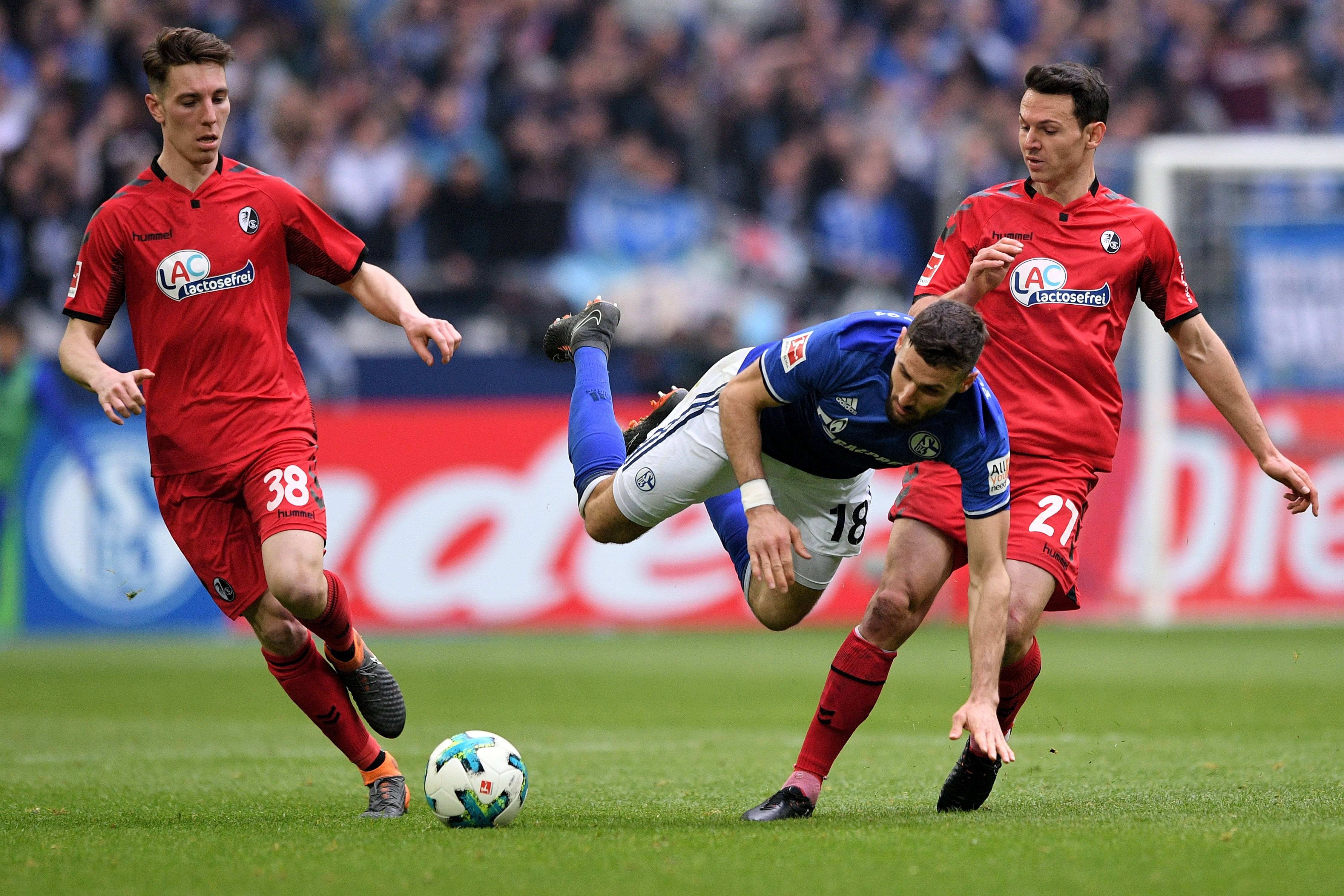 多特蒙德防守稳健,战胜对手取得三分 多特蒙德防守稳健,战胜对手取得三分