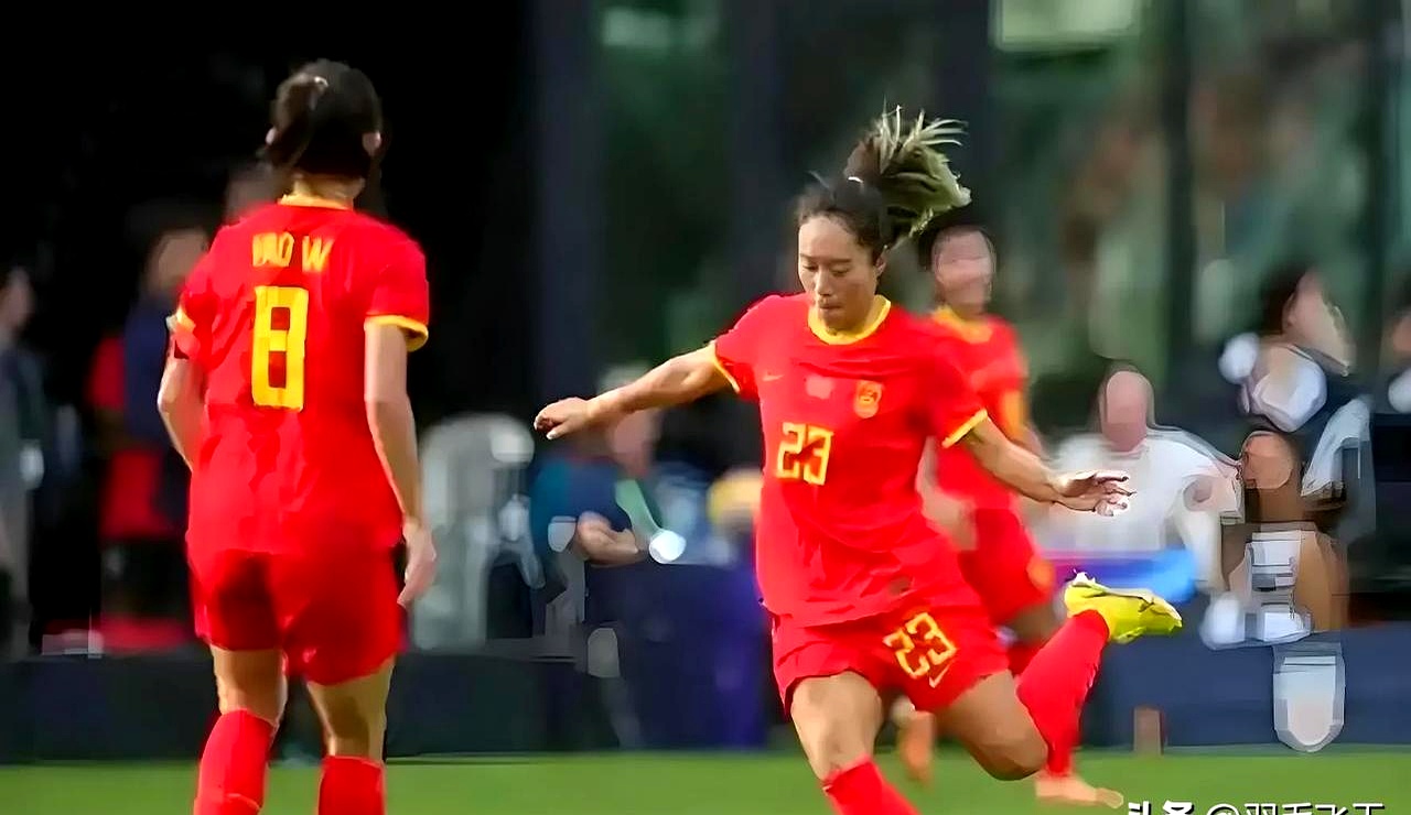 女足比赛中加拿大队大获全胜 女足比赛中加拿大队大获全胜