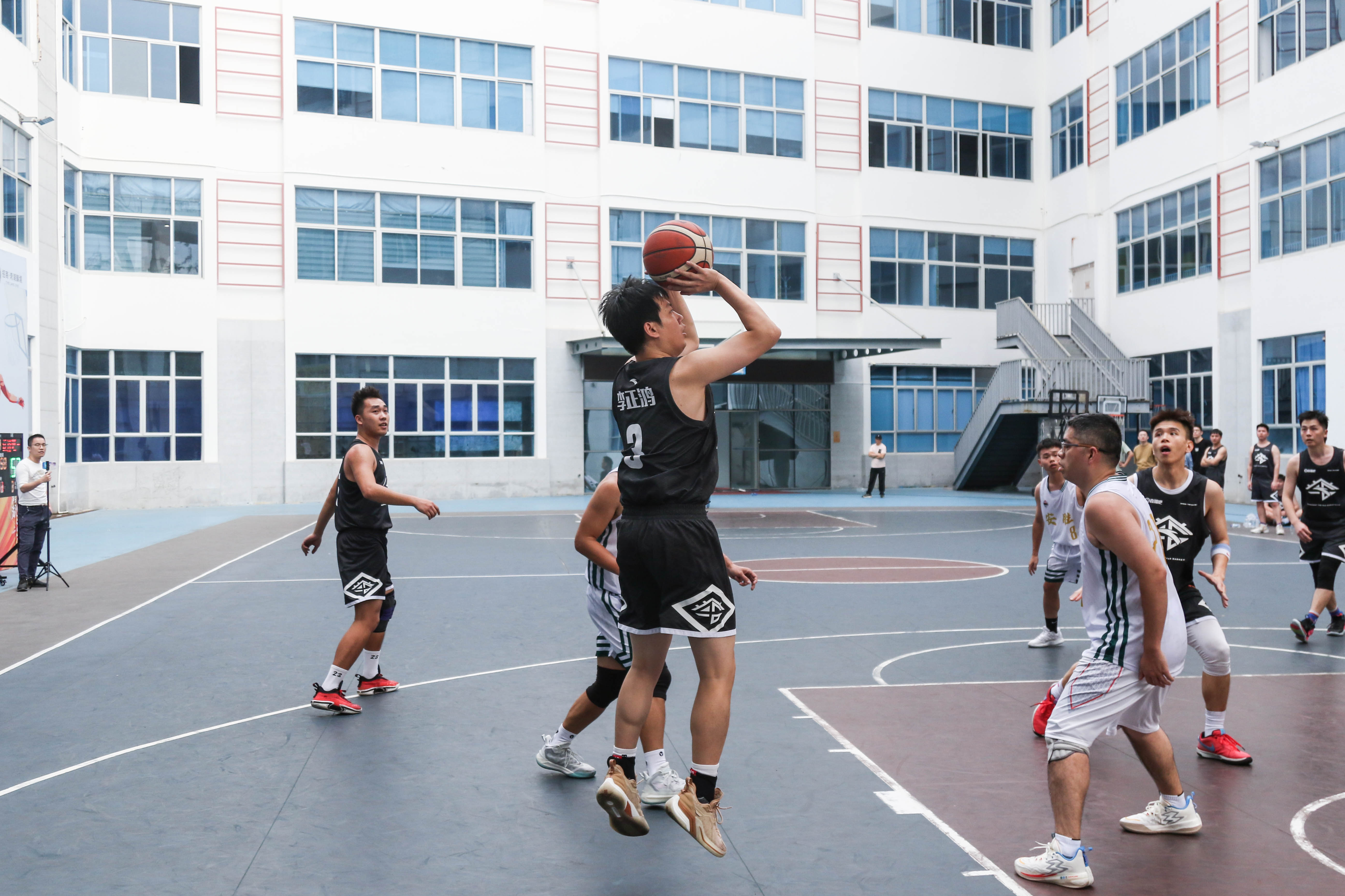 开云体育官方登录入口-球队在篮球比赛中的紧密配合