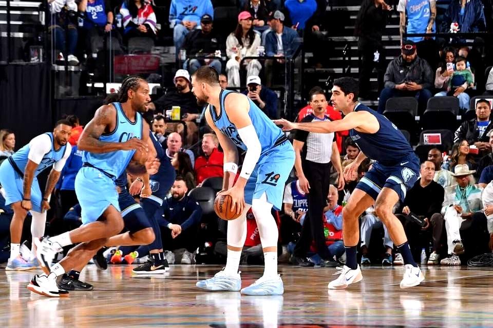 开云体育网页版登录入口-快船惊险逆转灰熊，取得连胜