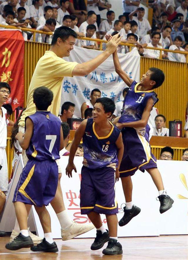 关于篮球明星携手公益机构，共同呼吁关注慈善事业的信息