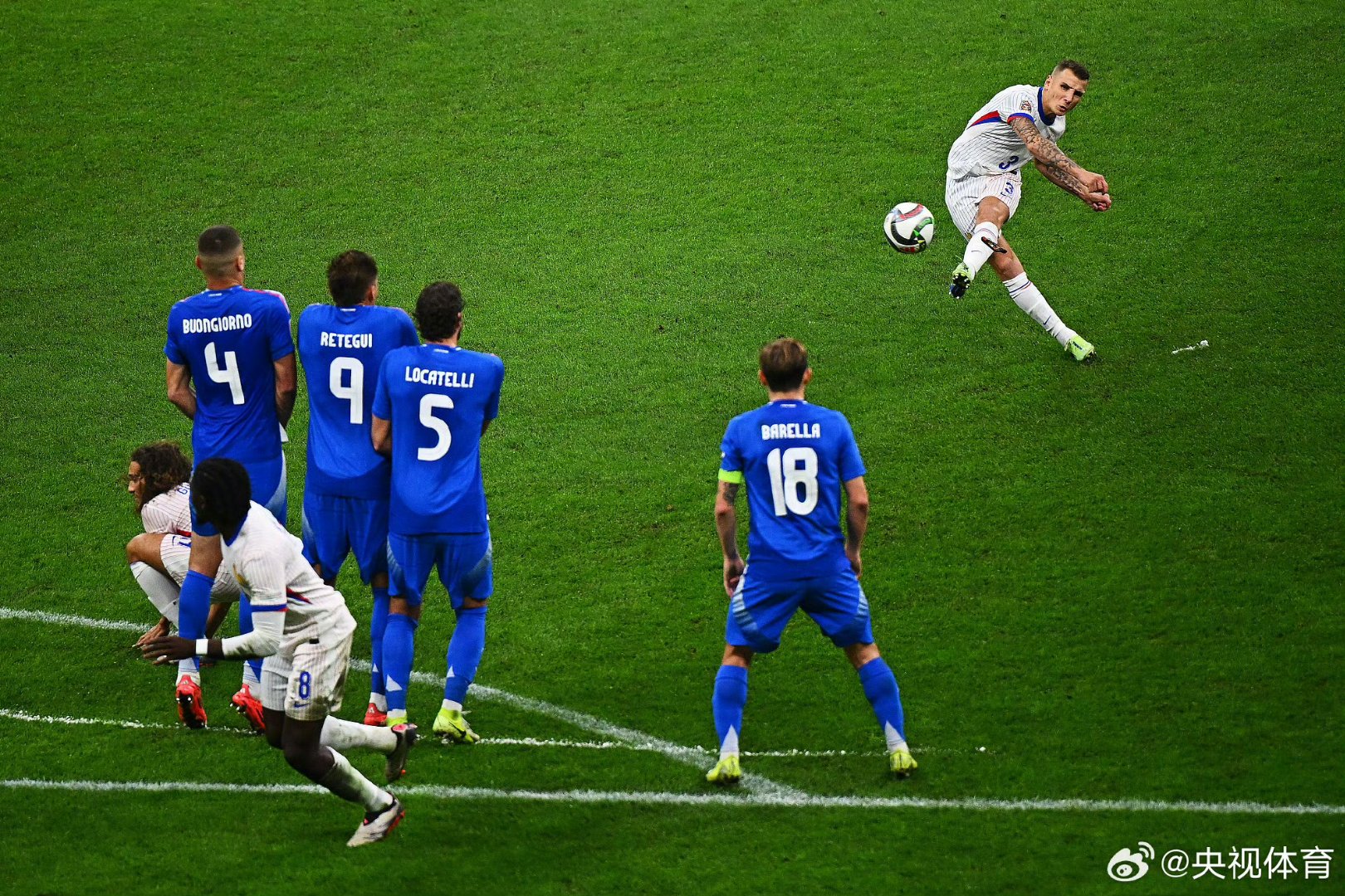 包含激情四射!欧预赛淘汰赛打响,球迷陷入热议的词条 包含激情四射!欧预赛淘汰赛打响,球迷陷入热议的词条