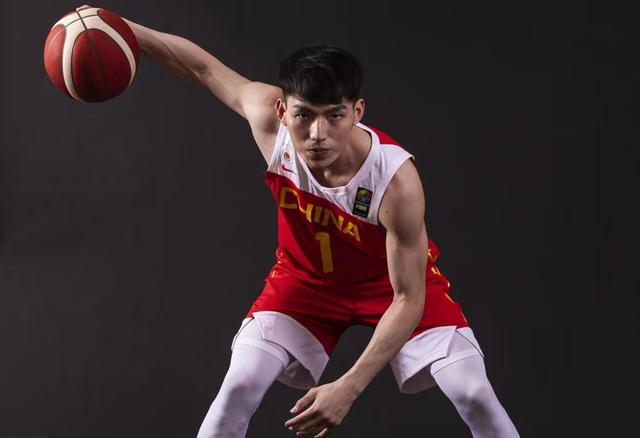 新科MVP闪耀赛场，引领球队胜利